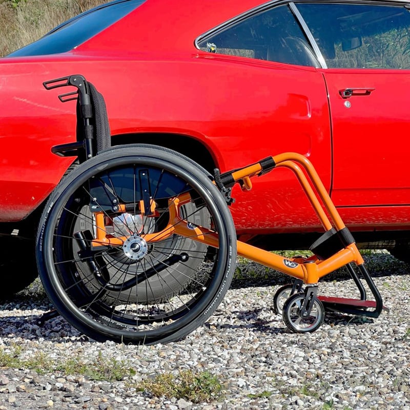 Wolturnus W5 rullestol ved bil – enkel transport og praktisk bruk