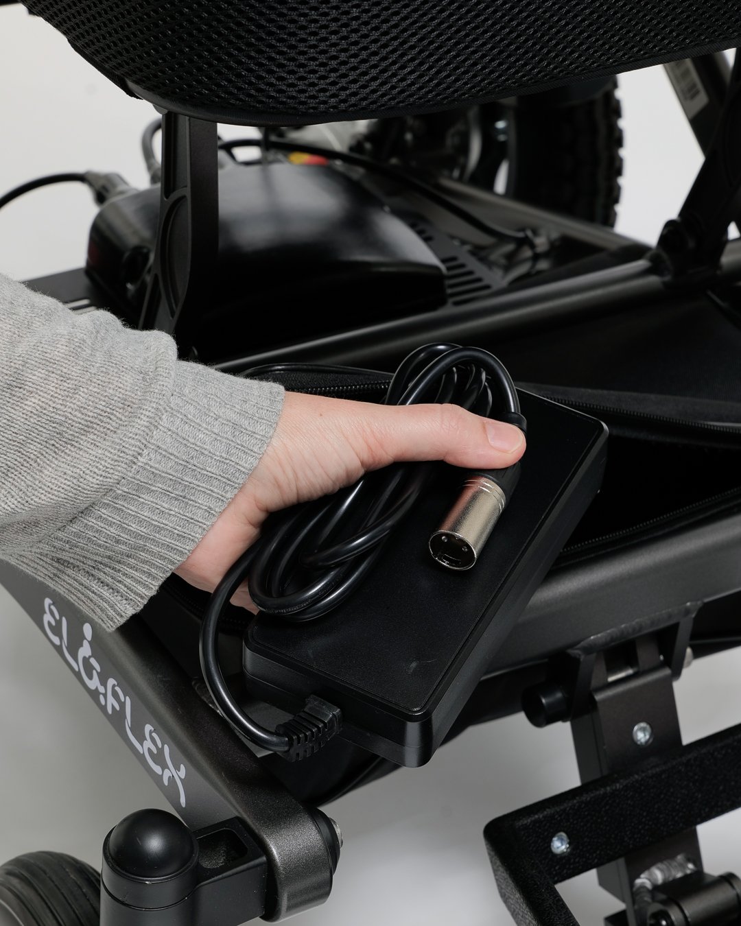Lader og kabel til Eloflex R elektrisk rullestol