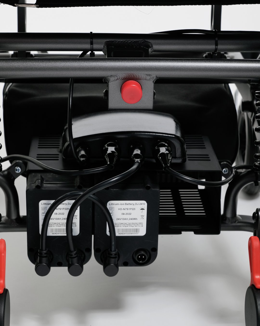 Batteri og tilkoblinger under Eloflex R rullestol