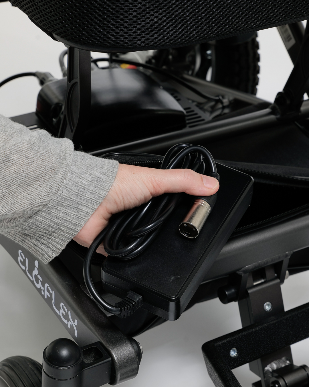 Lader og kabel til Eloflex R elektrisk rullestol