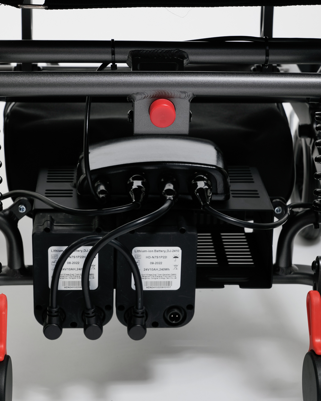 Batteri og tilkoblinger under Eloflex R rullestol