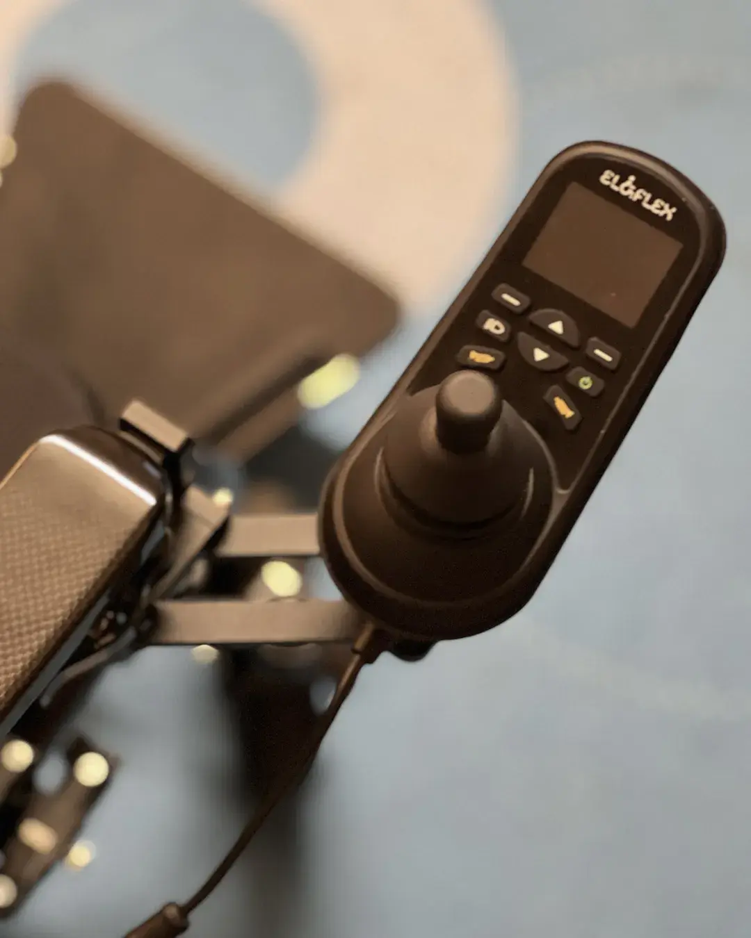 Svingbart joystickfeste